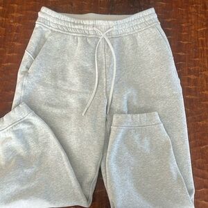 Lululemon Scuba High Rise Cropped Jogger
